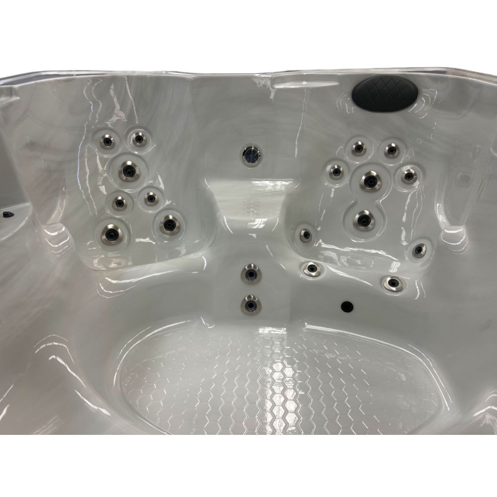 Harmonic H167B Plug-in-Play Hot Tub - Image 5